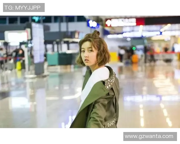 假装路人的足球明星如何在街头展现真实自我与球场魅力