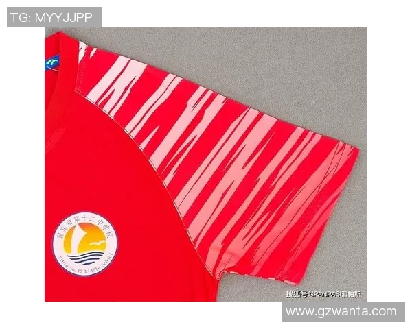 修身足球服的时尚魅力与运动性能完美结合,助你在赛场上展现自我风采 修身足球服的时尚魅力与运动性能完美结合,助你在赛场上展现自我风采