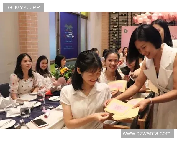 张馥琪足球宝贝魅力四射的精彩瞬间分享与回顾