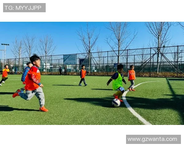 掌握足球技巧的有效训练方法与实用建议分享 掌握足球技巧的有效训练方法与实用建议分享