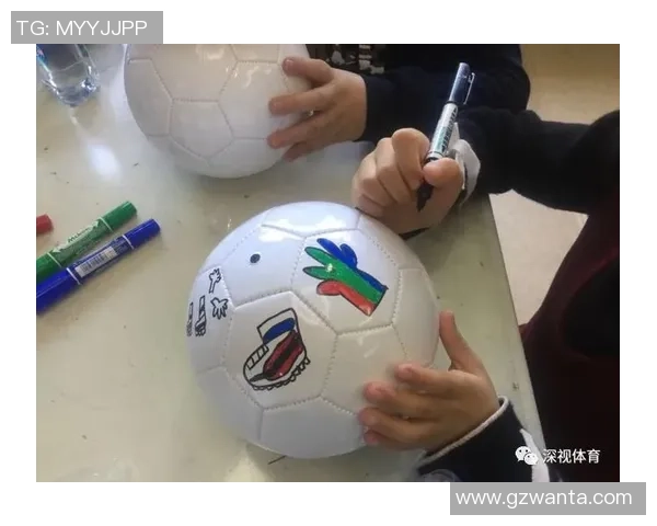 足球姐弟画：描绘梦想与激情的绿茵场上兄妹情深瞬间